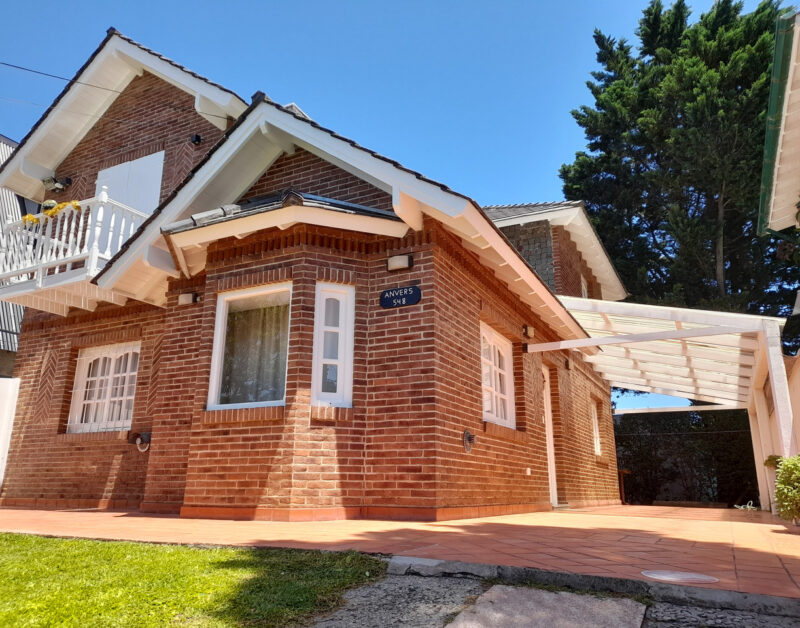 Anvers548, Mar Ostende. 8 personas,4 habitaciones, con Wi-Fi y Parrilla, a 400metros del mar!